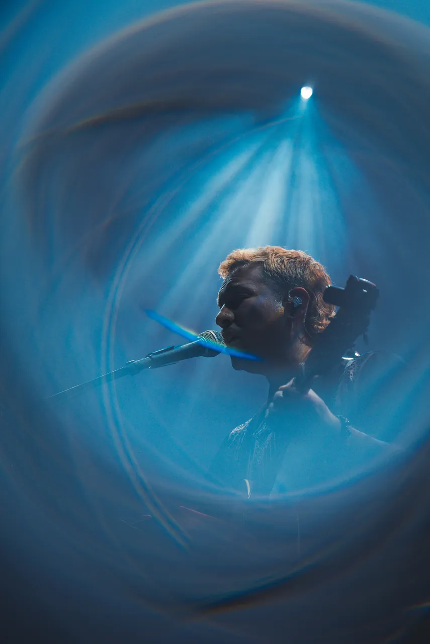 Daniel Patiño en concierto, efecto de remolino