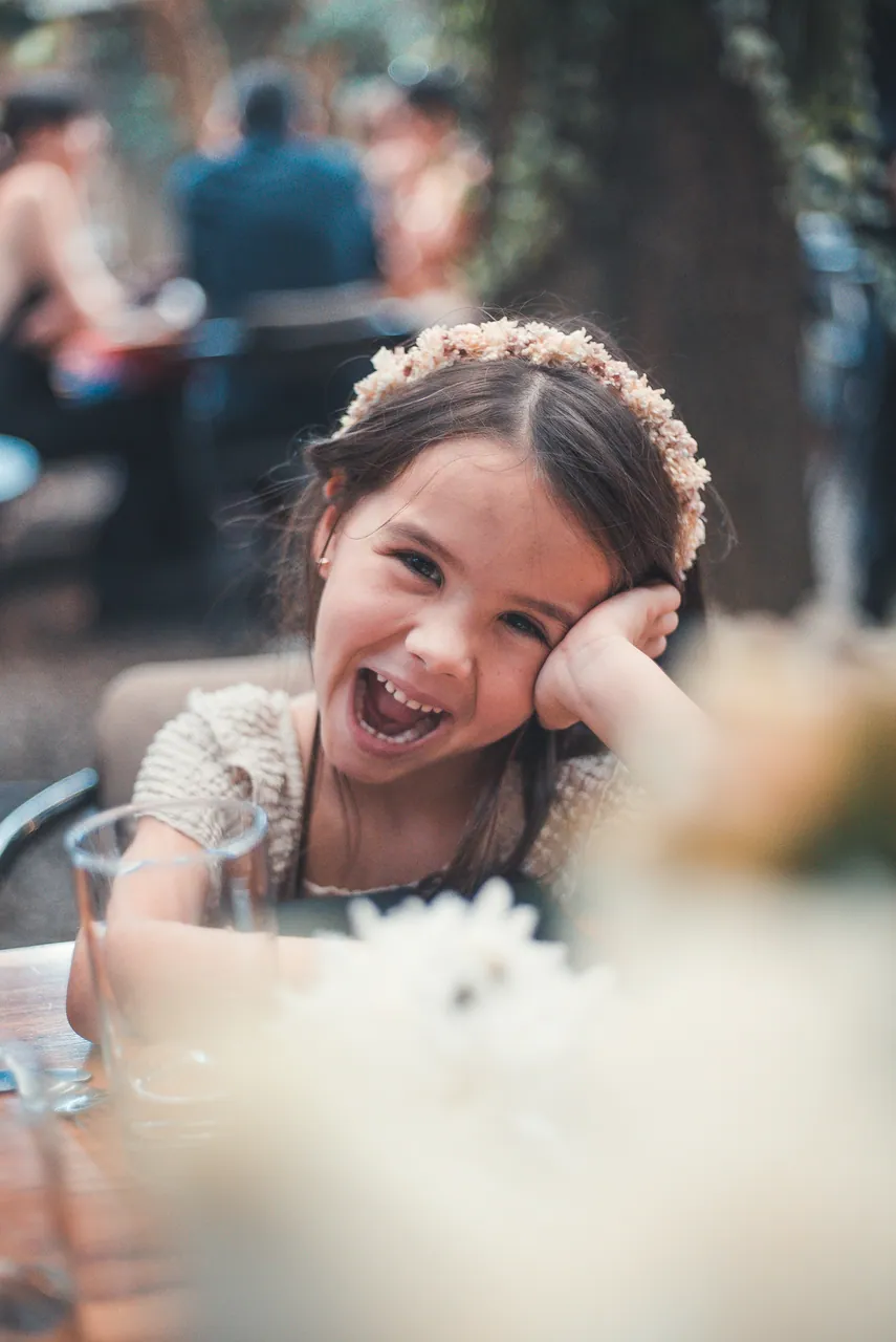 Niña riendo